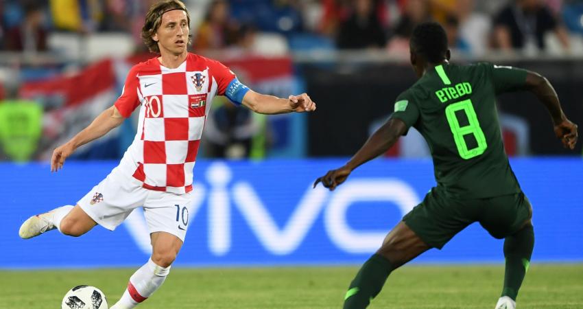 luka-modric-oghenekaro-etebo-croatia-vs-nigeria_s6gq3x7l59vv1dn6vvv3mybdu