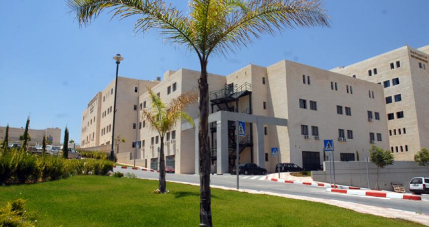 إدارة جامعة النجاح الوطنية تغلق الزاوية الأمريكية