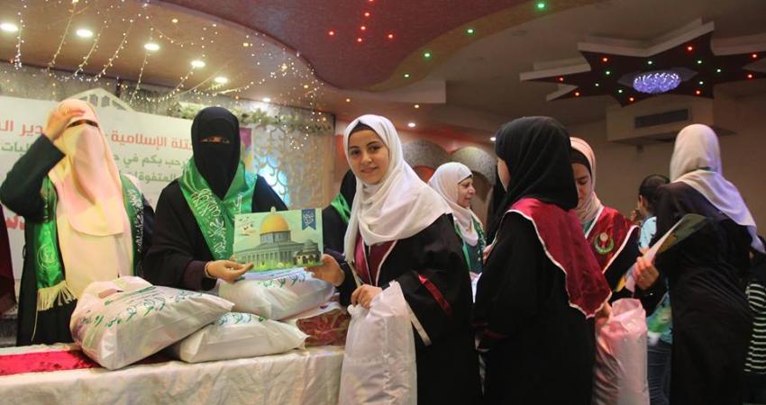 الكتلة الإسلامية بدير البلح تكرم الطالبات المتفوقات