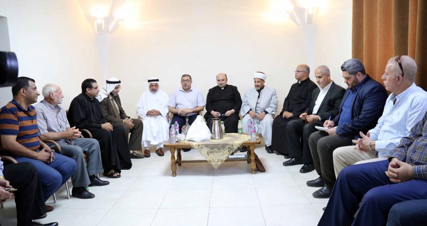 وفد من قيادة حماس يزور كنيسة دير اللاتين بغزة
