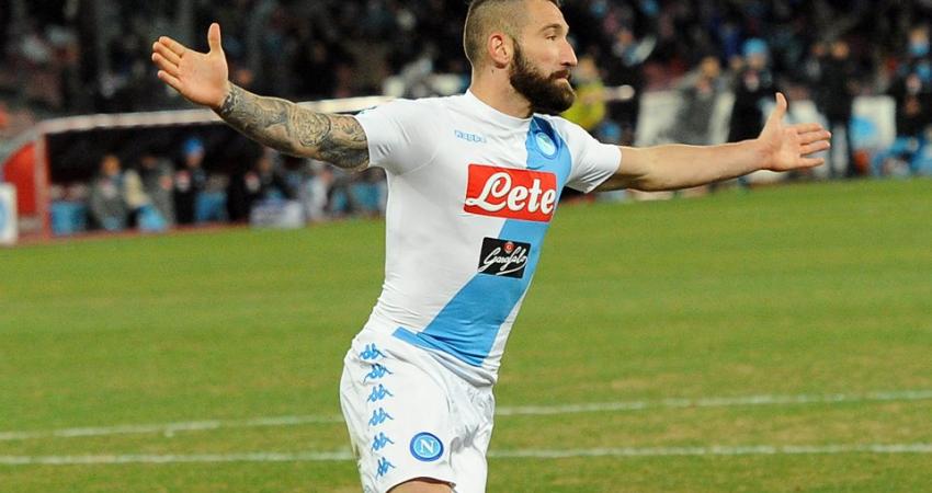 لاعب نابولي تونيلي