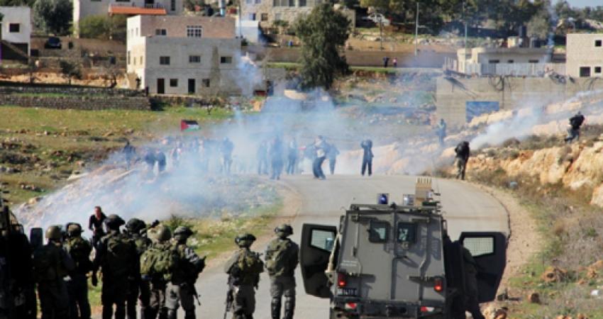 3 إصابات جراء قمع الاحتلال لمسيرة تضامنية مع الأسرى