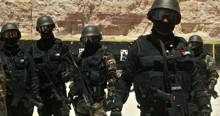 one-of-the-jordanian-special-forces-chief-duties-is-guarding-jordans-national-borders-this-mission-took-on-increased-importance-following-mounting-instability-in-iraq-after-2006