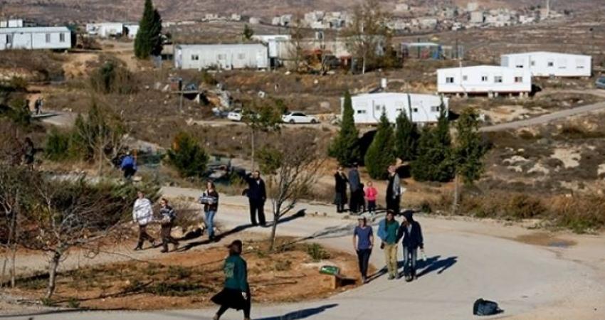 مستوطنون ينصبون بيوتاً متنقلة خارج مستوطنات جنوب وغرب نابلس