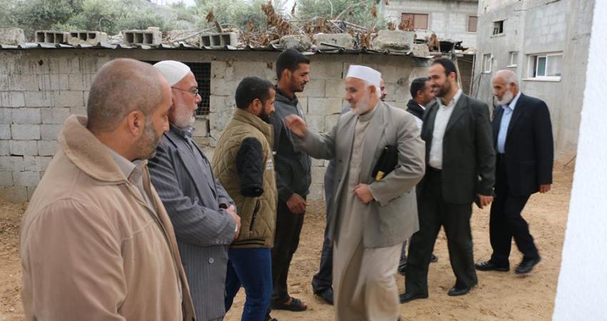 حماس تسلم مواطناً منزلاً جديداً بالقرارة شمال خان يونس