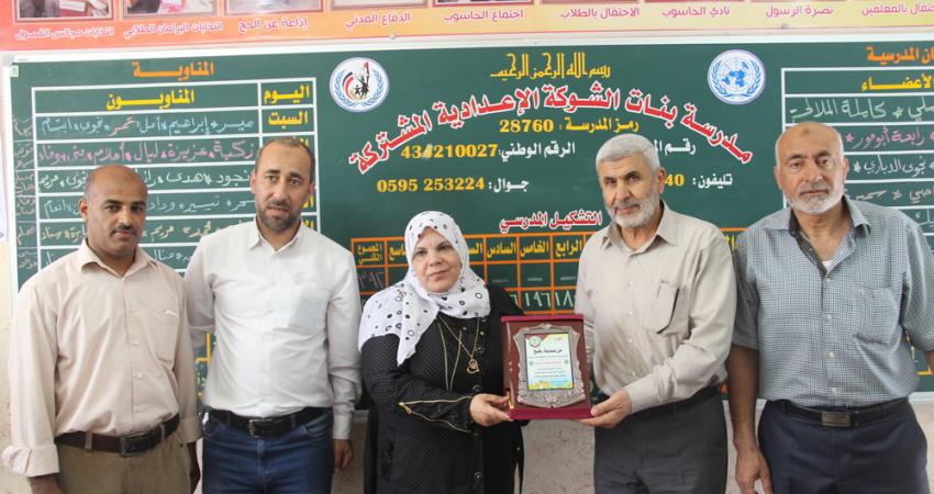  رئيس بلدية رفح صبحي أبو رضوان مديرة مدرسة بنات الشوكة الإعدادية نزهة جربوع