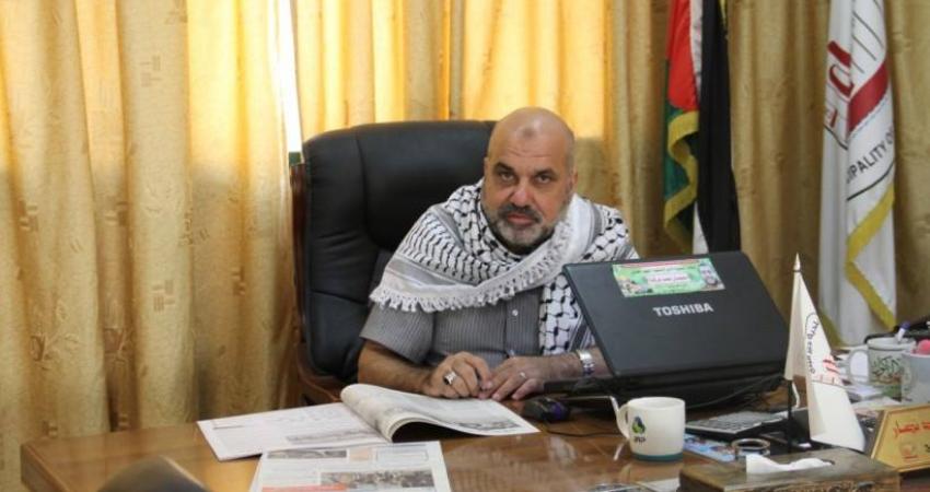 صورة رئيس بلدية دير البلح