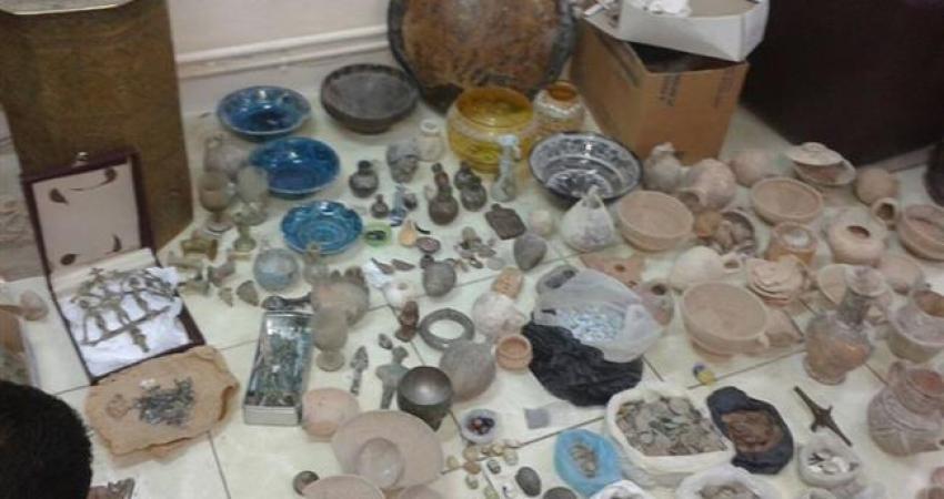 شرطة الخليل تضبط 120 قطعة أثرية بحوزة تاجر آثار