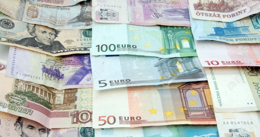 27637403-Different-banknotes-serbian-dinar-hungarian-forint-russian-ruble-american-dollar-european-euro-Stock-Photo