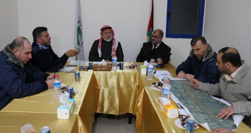 النائب د. مروان أبو راس بوفد من وزارة المواصلات وشرطة البلدية والمرور والشجاعية لمناقشة الازمة المرورية