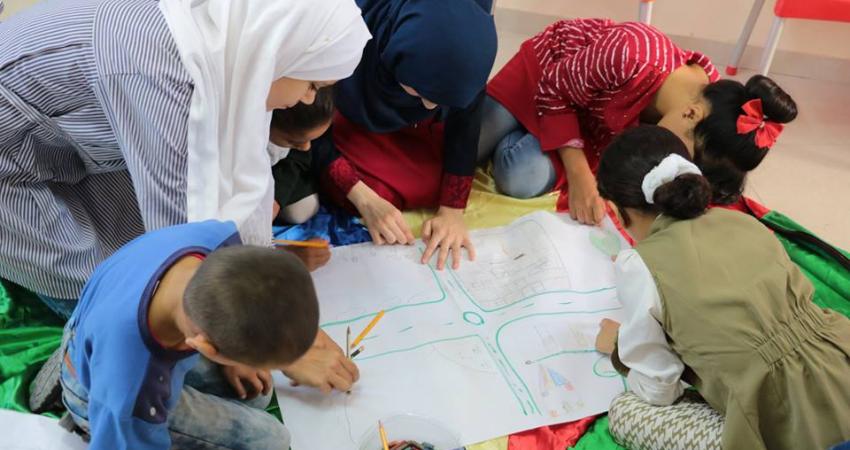 خدمات الطفولة تفتتح سلسلة جلسات دعم نفسي للأطفال والنساء