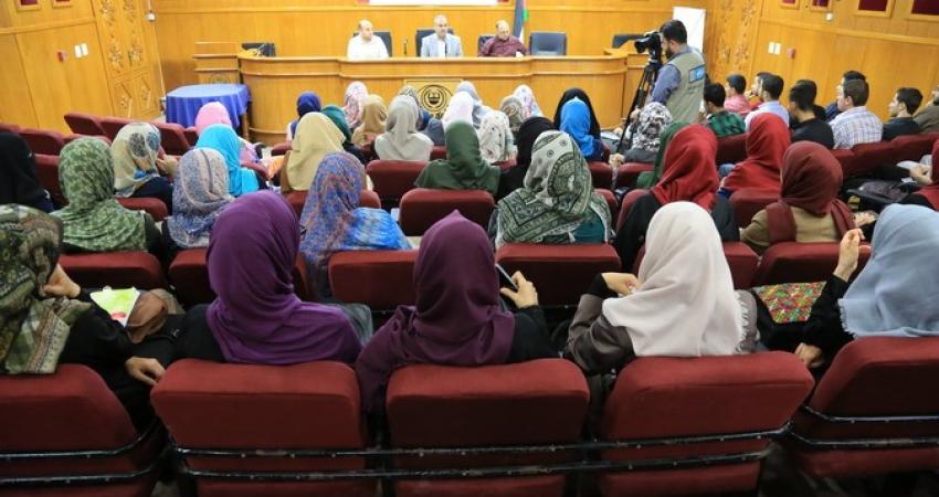 توزيع 75 منحة دراسية على عدد من الطلبة المحتاجين بـ