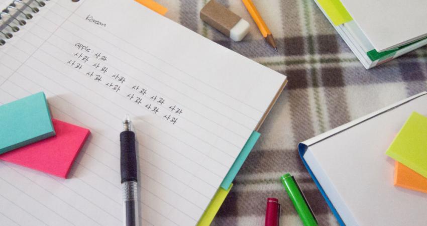 خبراء يحذرون من مخاطر التوقف عن الكتابة باليد