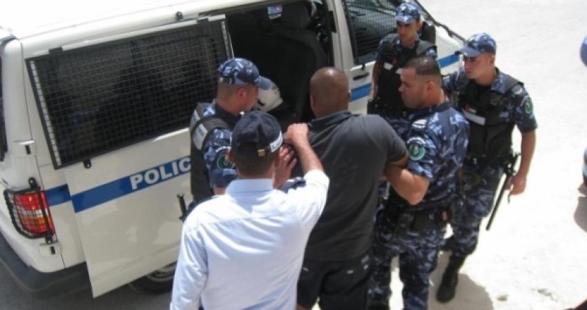 الشرطة كانت وضعت الشاب تحت المراقبة