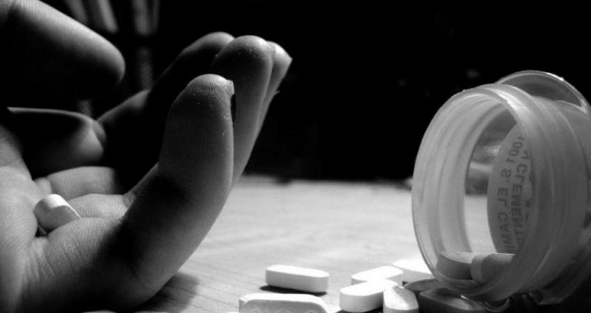 223141-1195329-Suicideeee-1475879198 (1)