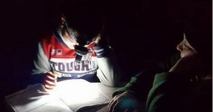 الكهرباء وبدائلها.. مأساة الطلبة في موسم الامتحانات