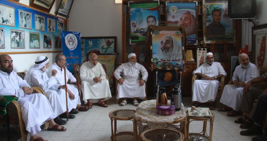 بحر يزور أسر الشهداء للتهنئة بعيد الأضحى