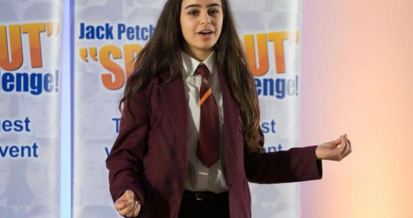 فلسطينية تفوز بجائزة للخطابة في لندن