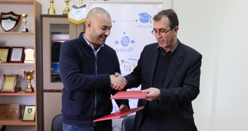 "خضوري" و"شارك" يوقعان مذكرة لتنفيذ بوابة فلسطين تعمل