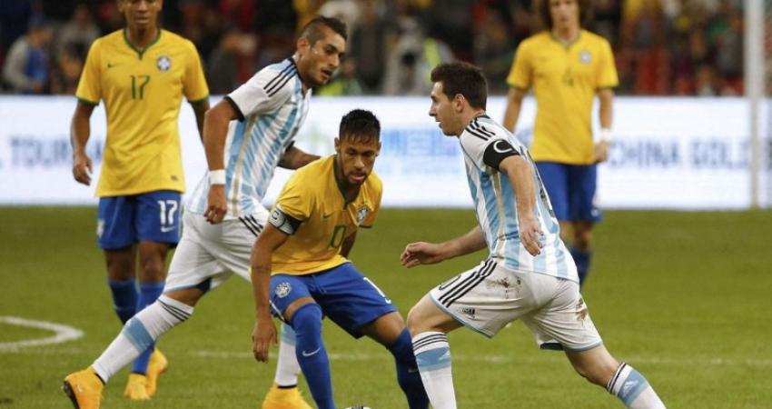 ميسي ونيمار يصلان معًا للبرازيل استعدادًا للسوبر كلاسيكو