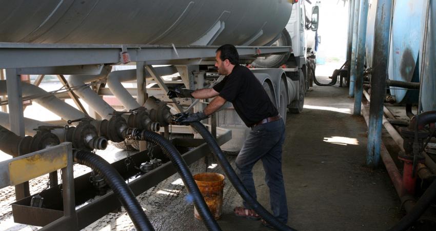 الاحتلال يوقف غداً ضخ الوقود الى قطاع غزة