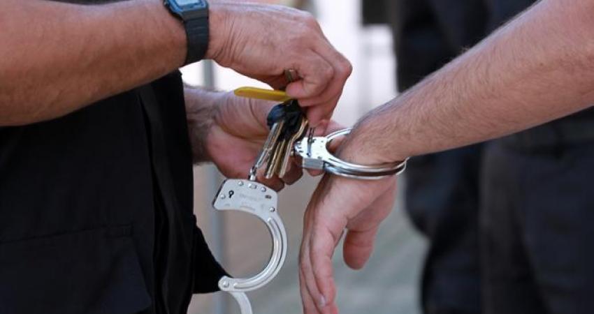 غزة: القبض على نصاب انتحل شخصية مدير مؤسسة وحصل على 350 ألف $