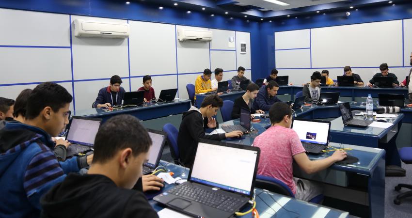 الكلية الجامعية 