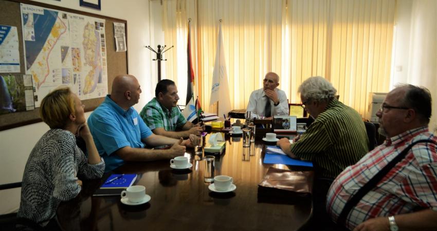 سلطة المياه تناقش مع وفد دولي دعم مشاريع مائية في غزة