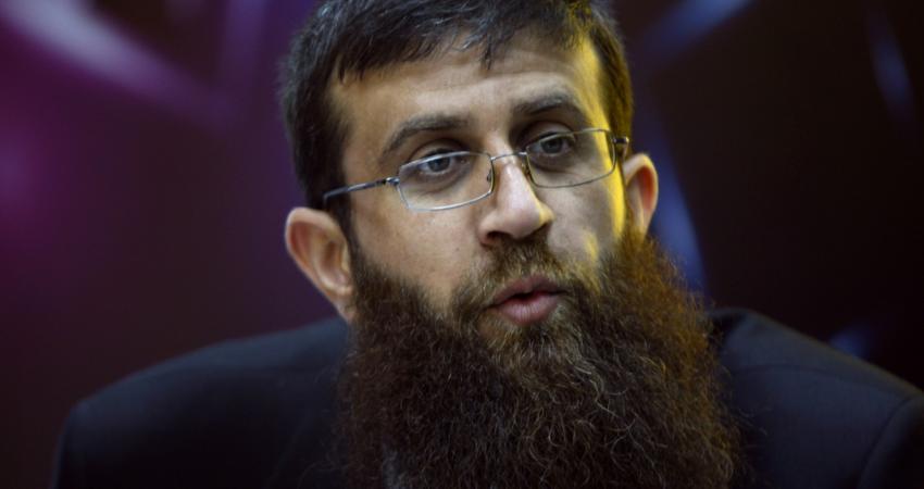 ناطق باسم فتح يهاجم أسير محرر