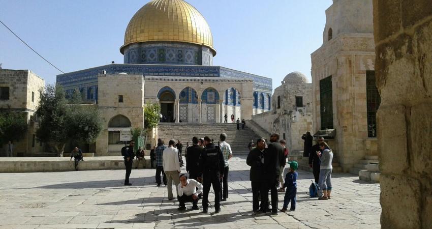 مستوطنون يحاولون أداء طقوس تلمودية في الأقصى