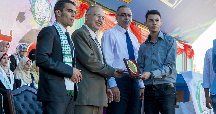 الكلية الجامعية للعلوم التطبيقية تكرم طلبتها المتفوقين
