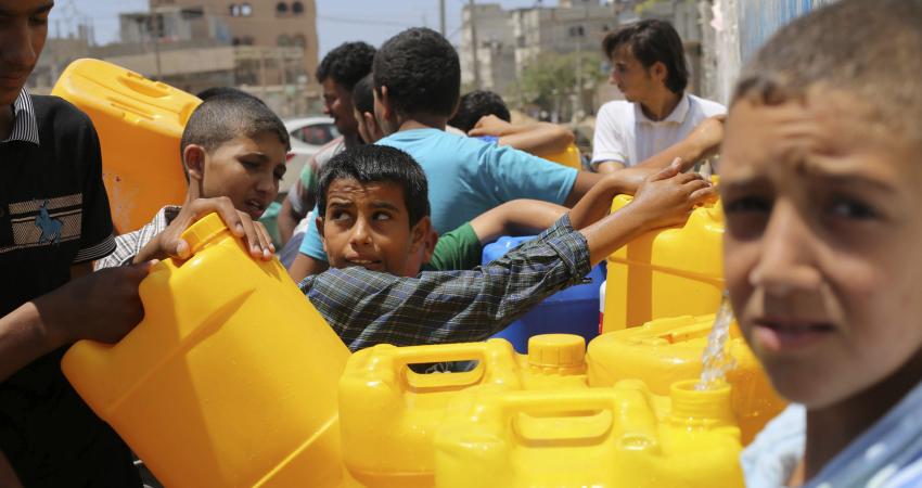 ضخ مياه عذبة لغزة