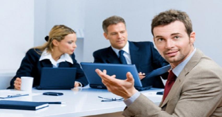 5 أسباب تدفعك لقبول صداقة مديرك على فيسبوك