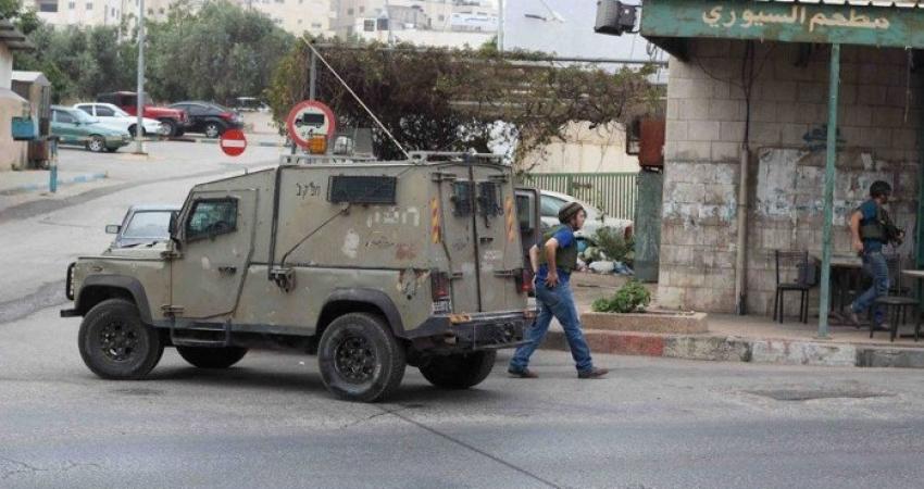 مستوطن يدهس مواطنا قرب الحرم الإبراهيمي