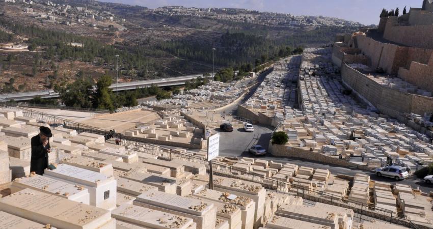 40% من قبور المستوطنين على أراض بملكية فلسطينية خاصة