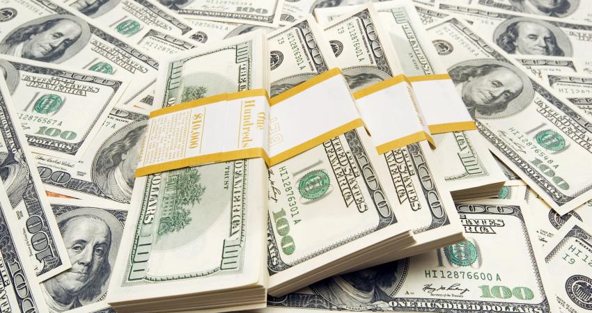نجا من طائرة محترقة ففاز بمليون $