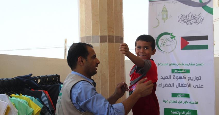 جمعية الوئام توزّع كسوة العيد على الأطفال