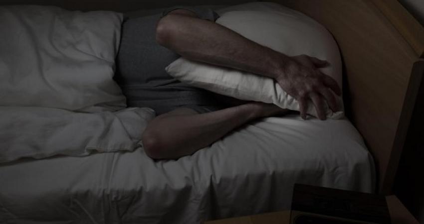 sleep-in-dark-room