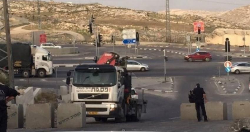 الاحتلال يغلق المدخل الرئيس لقرى شمال غرب القدس