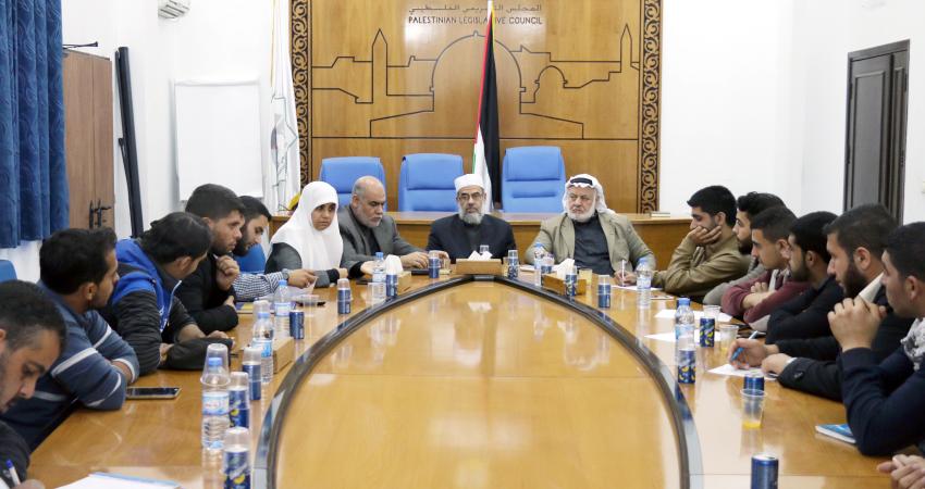 لجنة التربية تلتقي بوفد طلابي من جامعة الاقصى