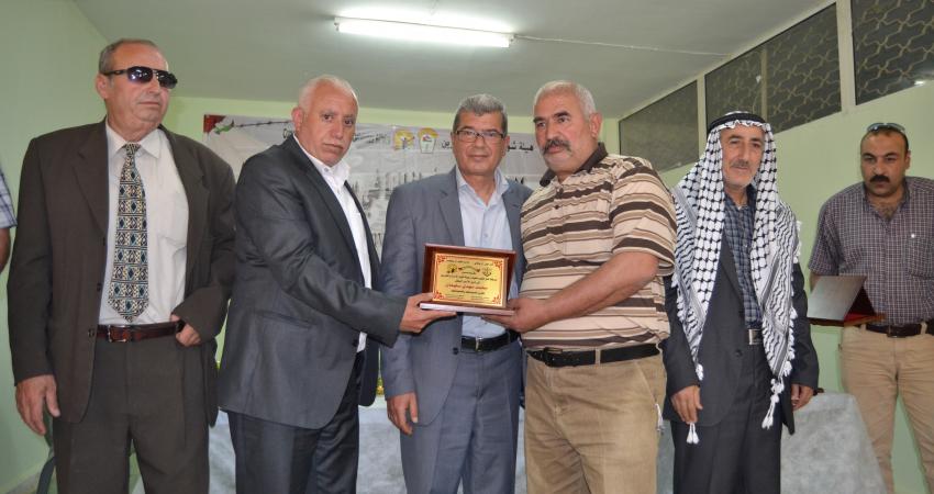 فتح وهيئة الأسرى يكرمان أسرى بلدة حارس بسلفيت