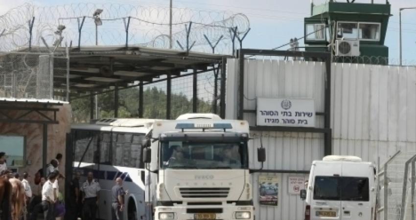 نقل الأسرى عبر البوسطة