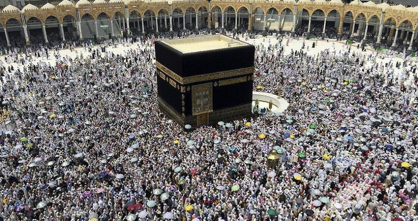 أداء مناسك العمرة في مكة المكرمة