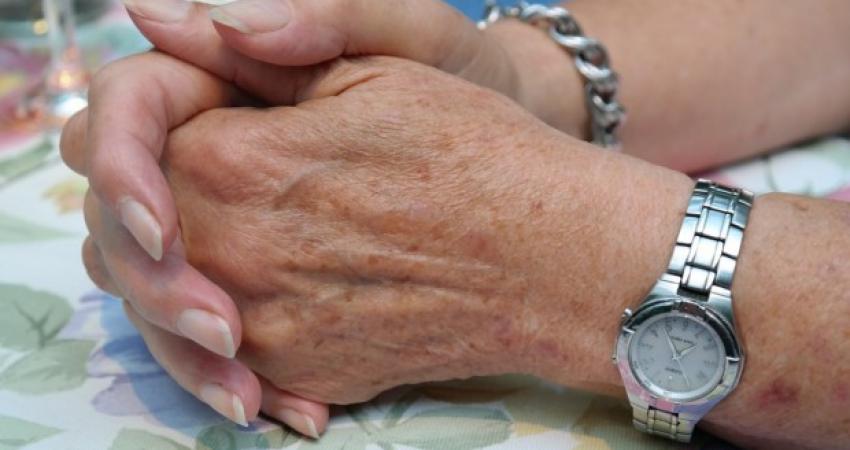 hands-195648_1280-620x349