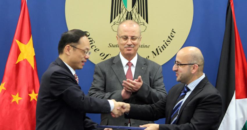 تسليم منحة معدات إلكترونية من الصين لمكتب الحمد الله