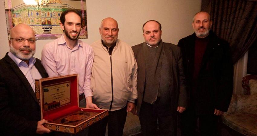 تكريم الفائز بجائزة الملك عبد العزيز للقران الكريم