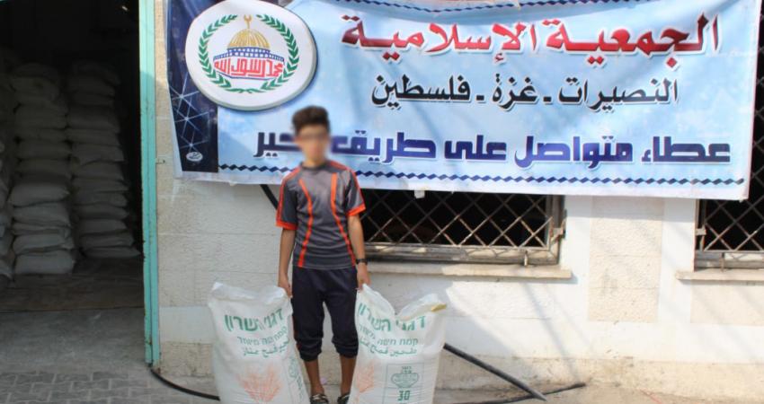 توزيع  212 كيس دقيق على الأيتام بالنصيرات