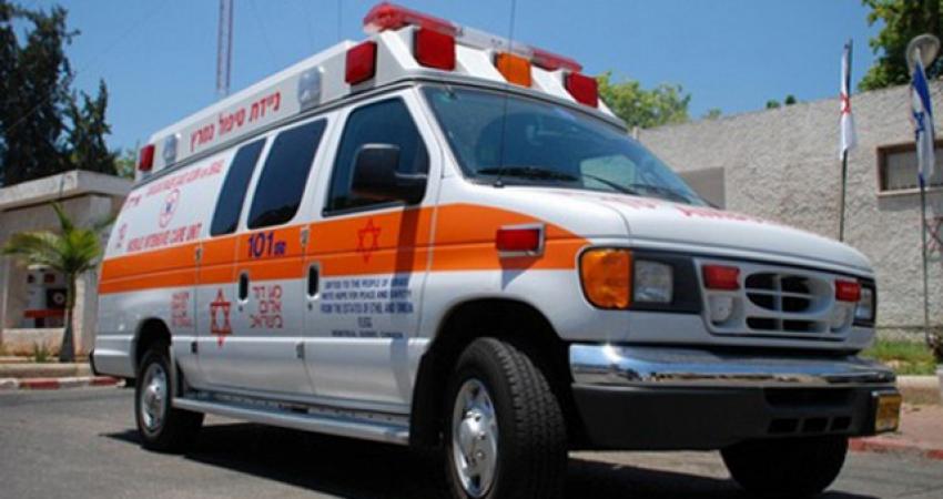 مستوطن يطعن عاملين فلسطينيين في بئر السبع