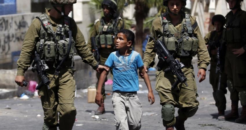 اعتقال فتى فلسطيني
