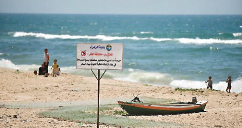 تلوث شاطئ غزة